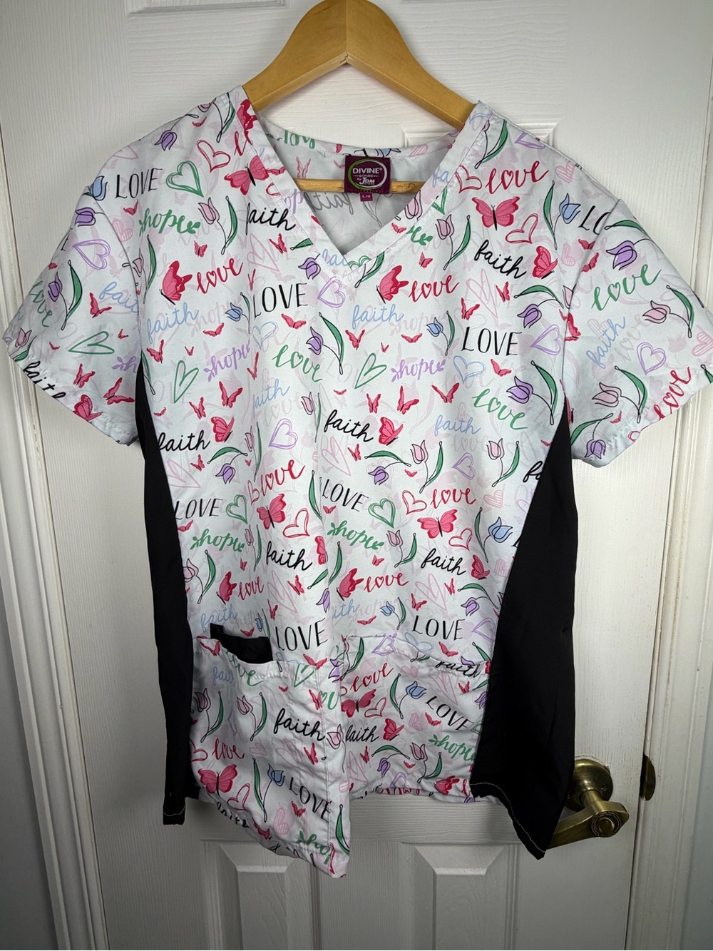 Divine Scrubs by JDM Uniforms Womens L Colorful Print Scrub Top Hearts Butterfly